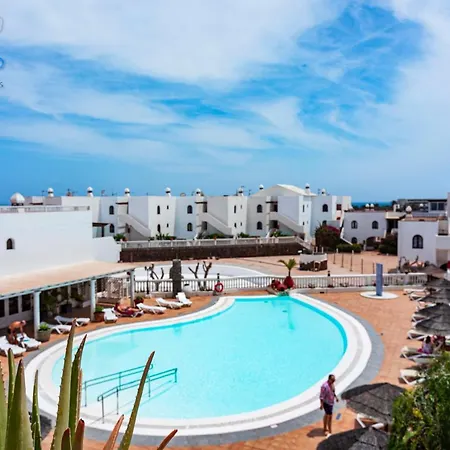 T239 - Black & White * Costa Teguise