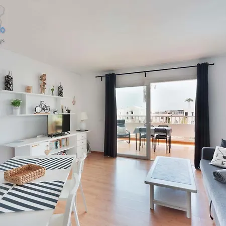 T239 - Black & White Apartment *