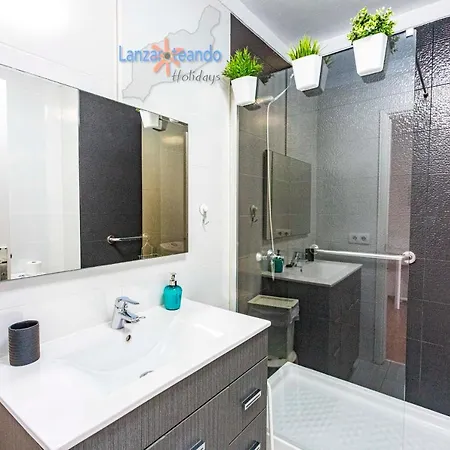 T239 - Black & White Apartment *