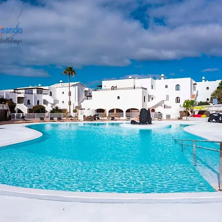 T239 - Black & White Apartment Costa Teguise